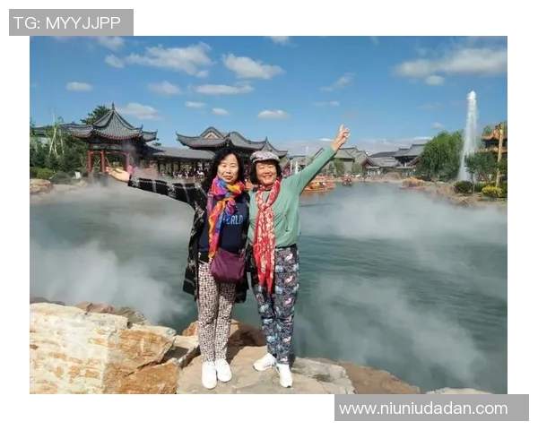 足球明星与女裁判亲密合影展现体育精神与性别平等的美好瞬间 足球明星与女裁判亲密合影展现体育精神与性别平等的美好瞬间